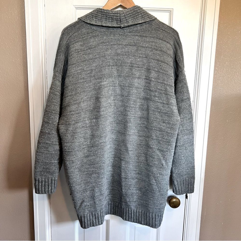 Grey knit Carriage Court cardigan - Picture 2 of 6